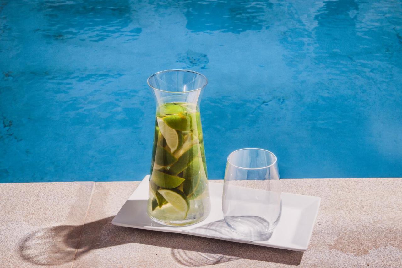 Amity Suites - Adults Only Fira  Exteriör bild