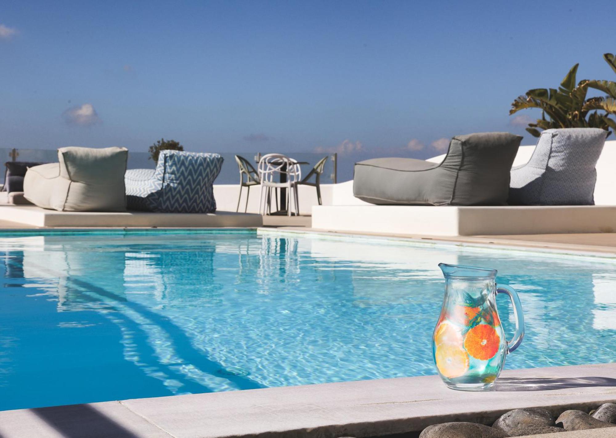Amity Suites - Adults Only Fira  Exteriör bild